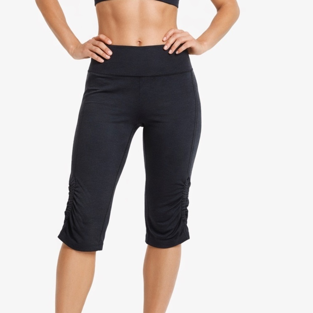 Lululemon in the flow activewear cropped leggings for women Sz 12